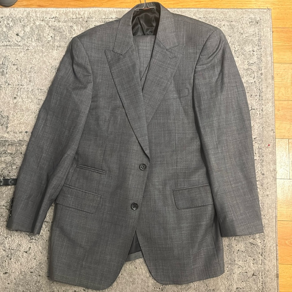 This is a 3 piece Apollo king suit in a size 40R/34.